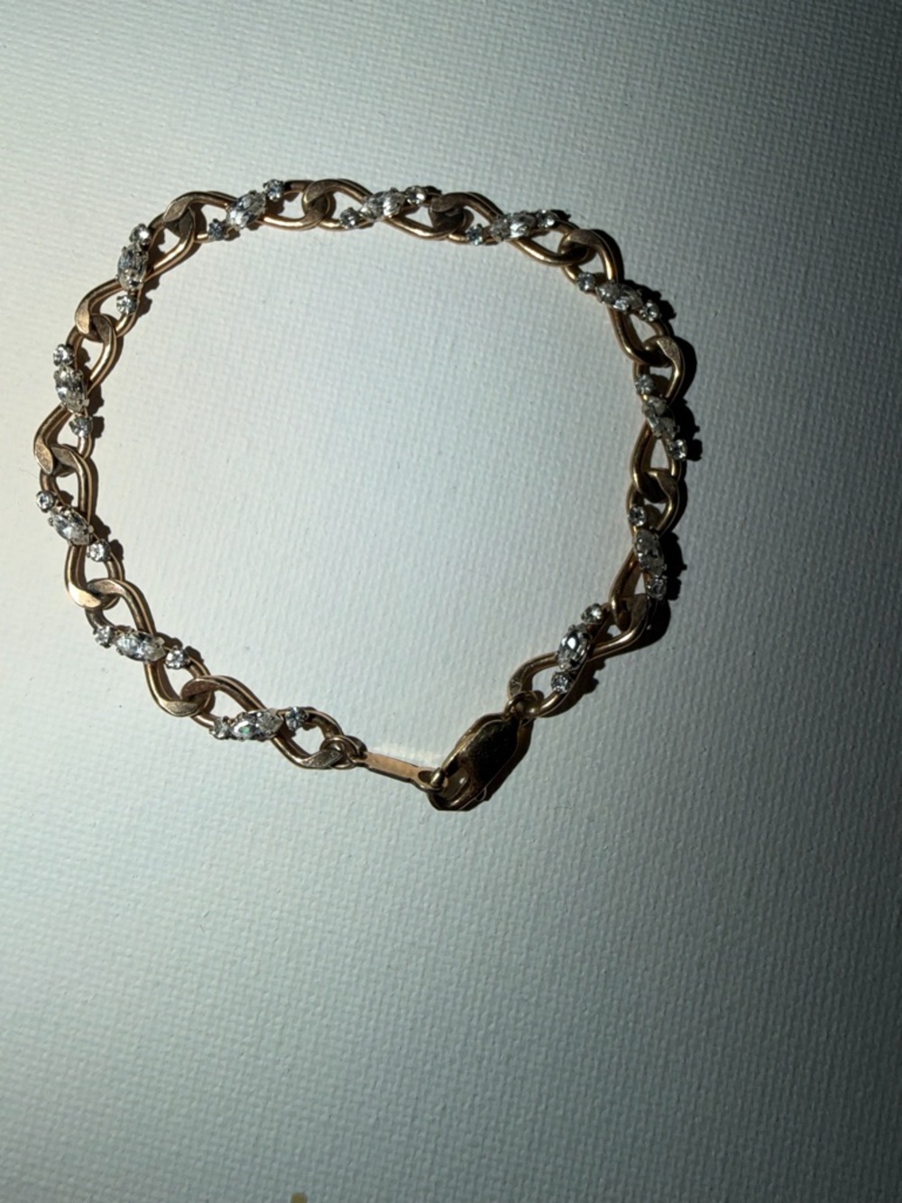 7.5” VINTAGE KREMENTZ GOLD TONE DIAMOND BRACELET